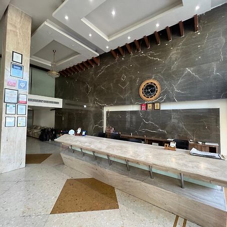 Hotel The Evergrand Palace Rajkot Exterior foto