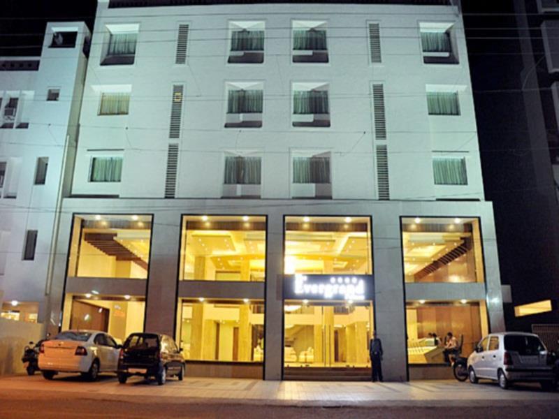 Hotel The Evergrand Palace Rajkot Exterior foto