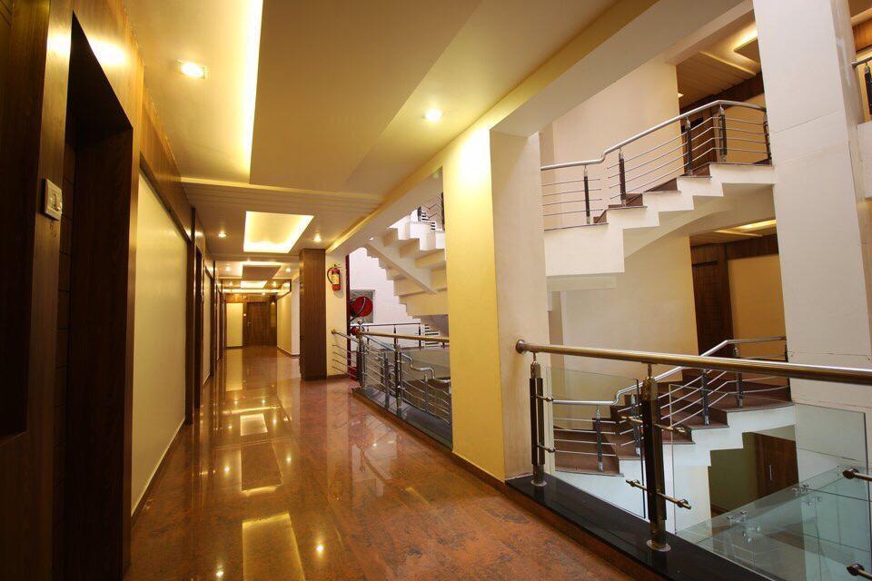 Hotel The Evergrand Palace Rajkot Exterior foto