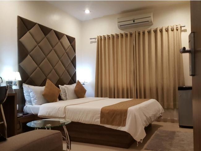 Hotel The Evergrand Palace Rajkot Exterior foto