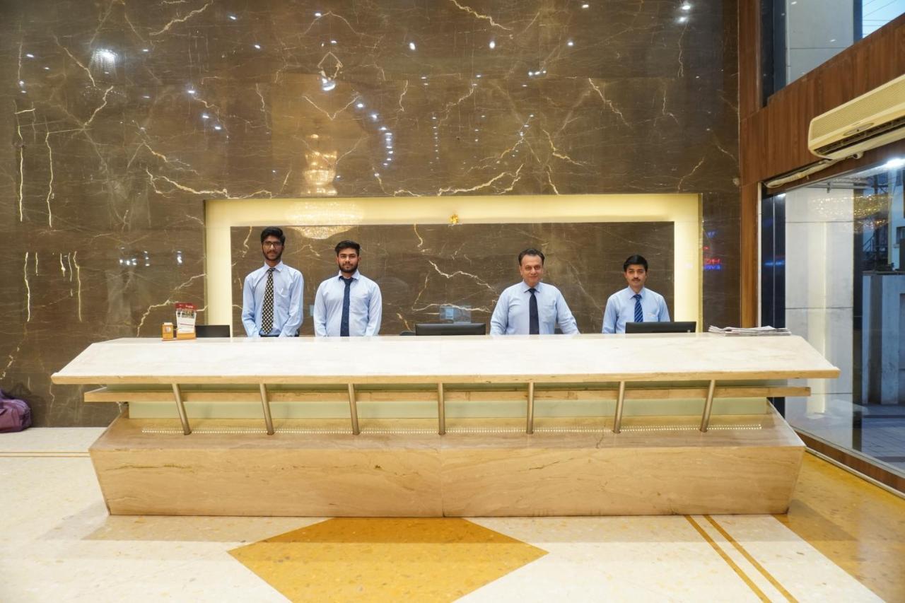Hotel The Evergrand Palace Rajkot Exterior foto