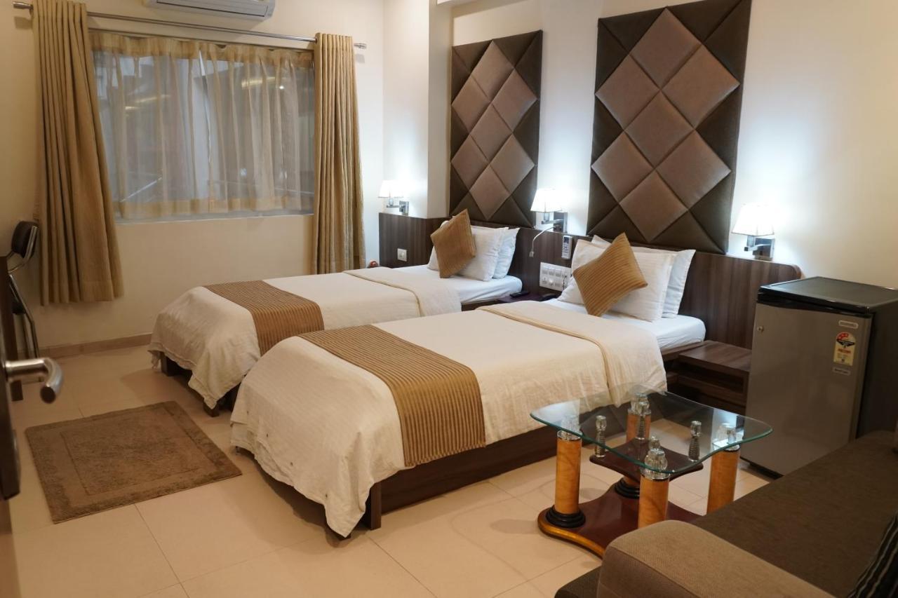 Hotel The Evergrand Palace Rajkot Exterior foto